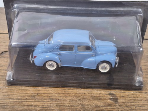 Voiture miniature renault 4cv - miniature,