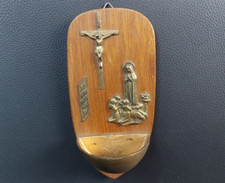 Ancienne police d'eau bénite