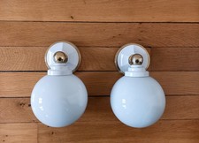 Paire anciennes appliques murales Métal doré globe opaline Vintage PARALUX