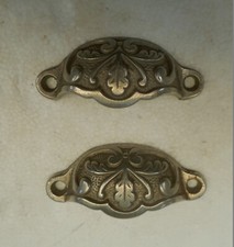 Lot n°19 de 2 POIGNEES ANCIENNES de MEUBLE, en FONTE CHROMée, marquée 1 Art Déco