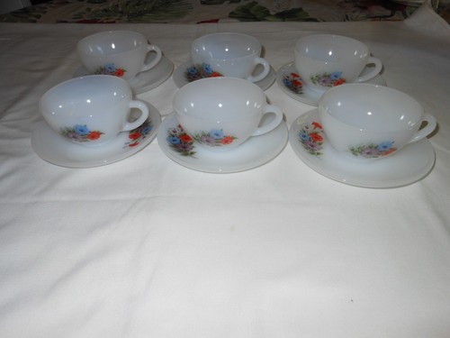 Tasses café et sous - et,