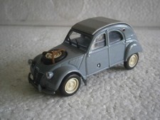 VOITURE MINIATURE CITROEN 2CV 4x4 SAHARA 1961 SANS BOITE UNIVERSAL HOBBIES 1/43