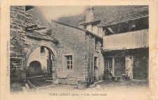 PORT-LESNEY - une vieille ferme