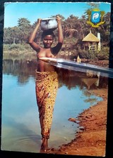 negro woman _ Jeune fille africaine seins nus _ nude _ black _ porteuse d'eau