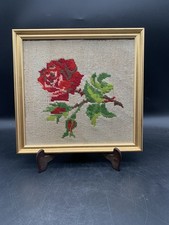 Cadre Canevas Brodé À La Main Vintage Représentant Une Rose Rouge Fait Main 1966