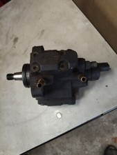 pompe à injection pompe haute pression Bosch 2.2 dci 82001076 / 04 45 010 028