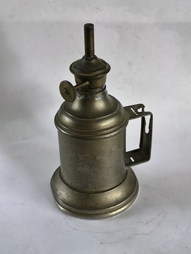 Ancienne lampe pigeon - lampe, a