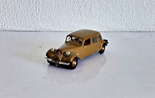 Voiture ixo altaya - 1/43,