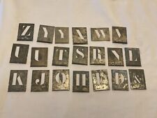 pochoir 20  lettres en Métal