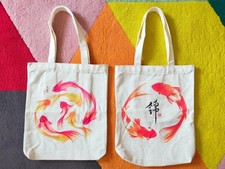 Tote bag with zipper and inner