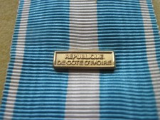 Agrafe  Réduction ou Miniature  REPUBLIQUE DE CÔTE D'IVOIRE