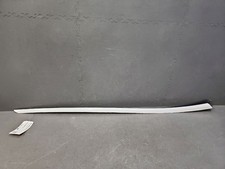 Enjoliveur pare brise droit