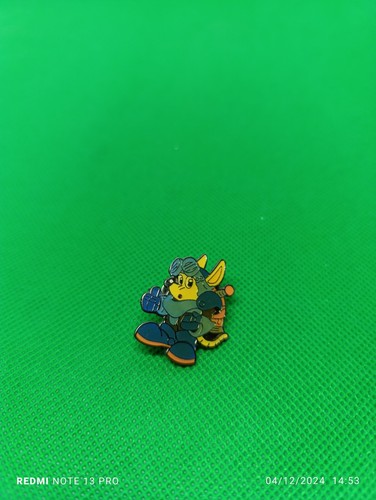 Beau pin jeu - beau,