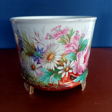 ANCIEN CACHE POT EN PORCELAINE PARIS A DECOR DE FLEURS PEINTES A LA MAIN H.16CM