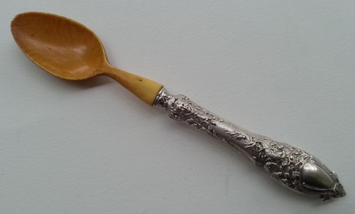 Jolie ancienne cuillere - ancienne, a