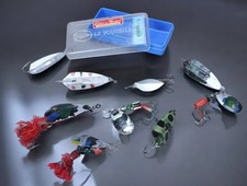 Lot  9 anciens leurres de pêche cuillers (Réf#D-578)