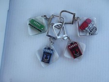BON LOT DE 4 PORTE CLEFS