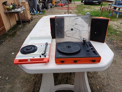 Tourne disque vintage des - 2,