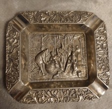 Cendrier en métal argenté décor scène de vie