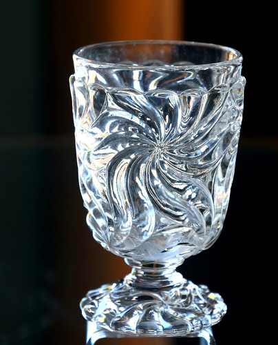 Baccarat gobelet pied - à,