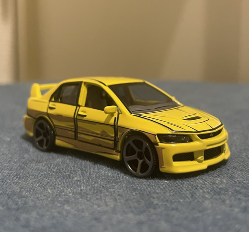 Miniature majorette mitsubishi - miniature,