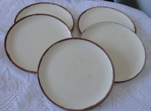 Lot assiettes céramique - ,