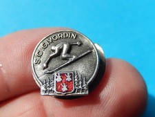 INSIGNE DE BOUTONNIERE  SKI  club GIVORS GIVORDIN AUGIS LYON EMAIL