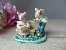 Figurine Couple de Lapins en Céramique Emaillée, Lapins dans un Parc, Pâques