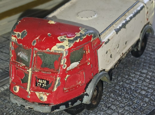Camion lmv balayeuse 596 dinky - camion,