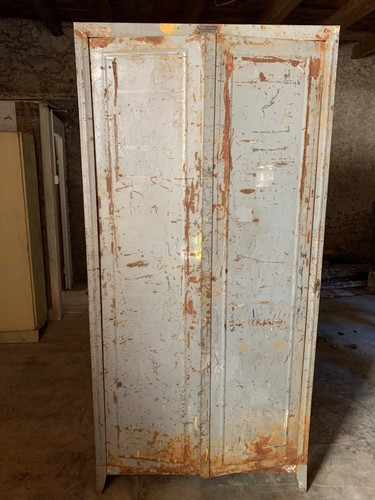 Amoire métallique vintage