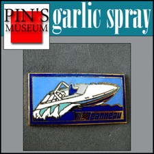 Pin's hors-bord bateau de