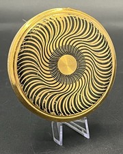 Poudrier Art Déco en laiton à décor de spirale noire et dorée