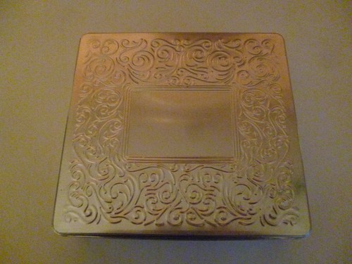 Ancienne boite gâteaux - à, en