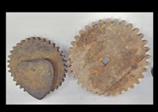 2 ANCIENS ENGRENAGES EN BOIS