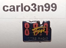 #0012 PIN'S  - "VOTRE RADIO FM 88.4" MEDIA - Signé STREET