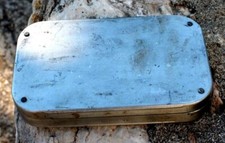 ancienne boite a mouche  en aluminium 16 compartiments