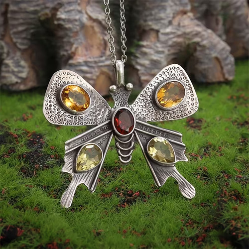 Collier pendentif - 🦋✨,