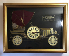 Horloge sous cadre - décoration vieille voiture avec pièces détachées de montre