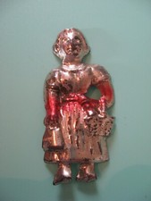 JOUET moule ANCIEN EN TOLE EMBOUTIE Fermière et son panier