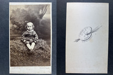 Antony, Liège, bébé sur une botte de paille Vintage cdv albumen print. 