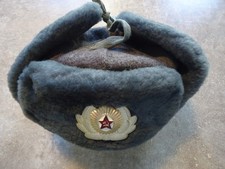 CHAPSKA  gris bleu armée russe avec insigne