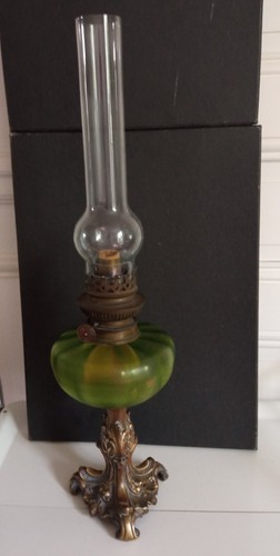 Ancienne lampe petrole - lampe, a
