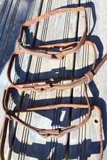 Cerclage ou ceinture de traverses de chemin de fer.