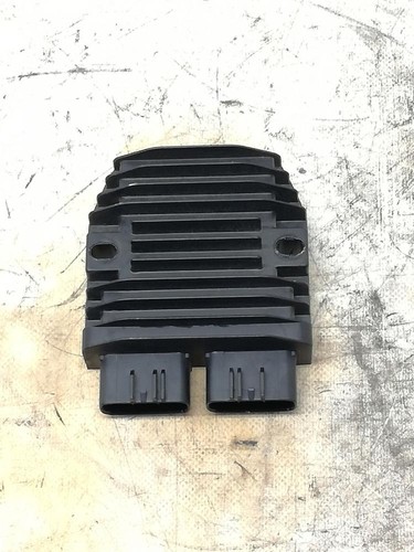 Régulateur tension pour - de,