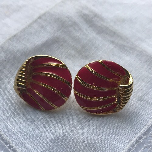 Vintage red gold tone - &, 3/4"
