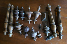 LOT ELEMENTS DECORATIFS POUR MEUBLES - BOIS TOURNE / SCULPTE - FIN XIX° SIECLE.
