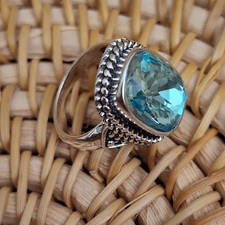 Belle Bague en Acier Inoxydable avec une Aigue-marine Facettée.