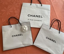 Lot de 3 sacs shopping CHANEL Blanc cartonné
