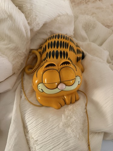 Tyco garfield cat shaped - cat,
