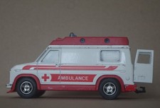Majorette ambulance métal au 1/36 ème
